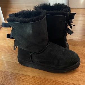 Gently worn black uggs